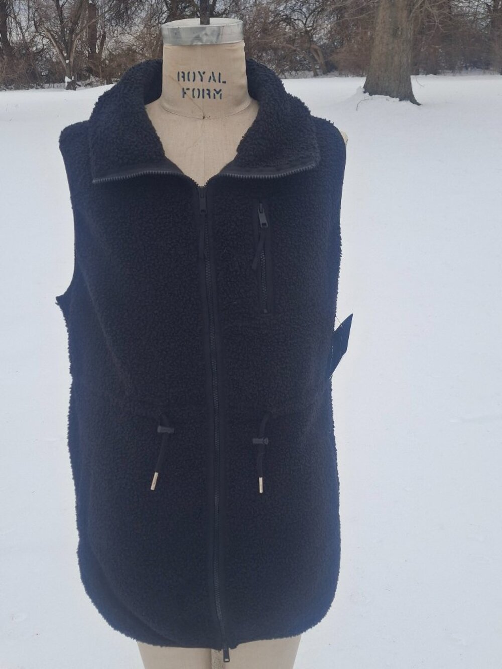 Size L Unisex Black Erika Brand Teddy Vest⁰